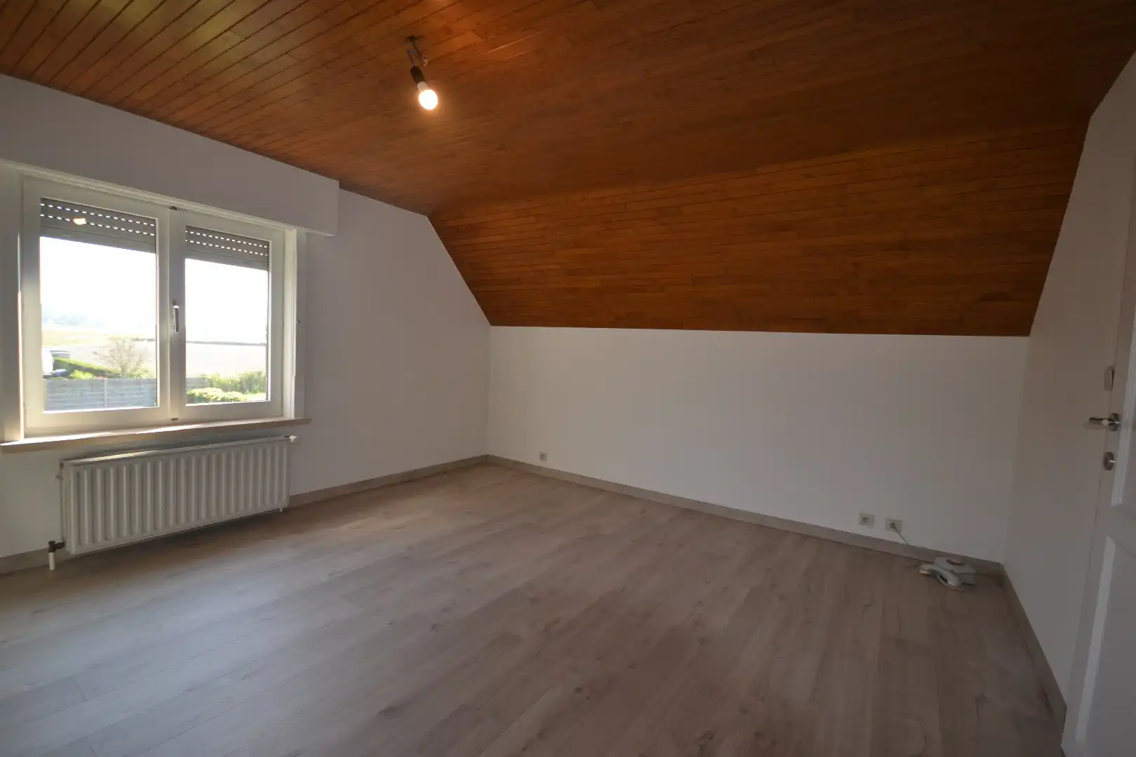 Ruim,  zonnig en rustige  gelegen villa.  foto 11