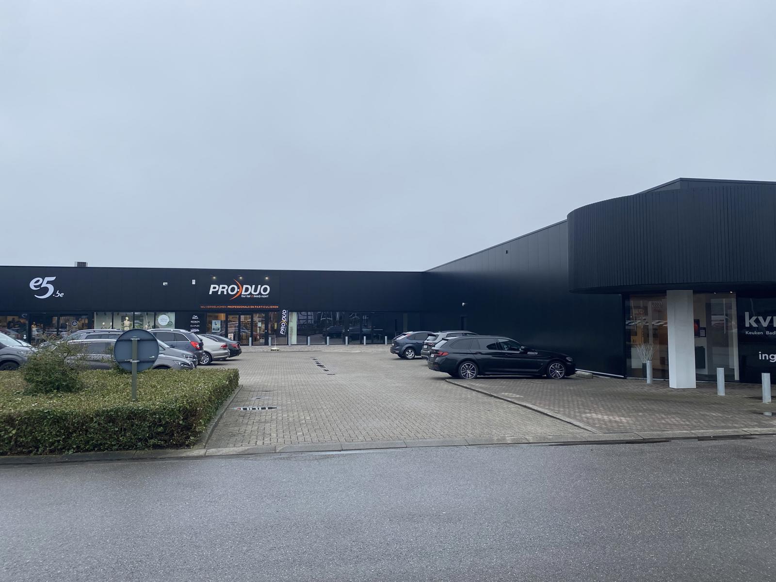 Commerciële ruimte te huur – 636 m²  foto 3
