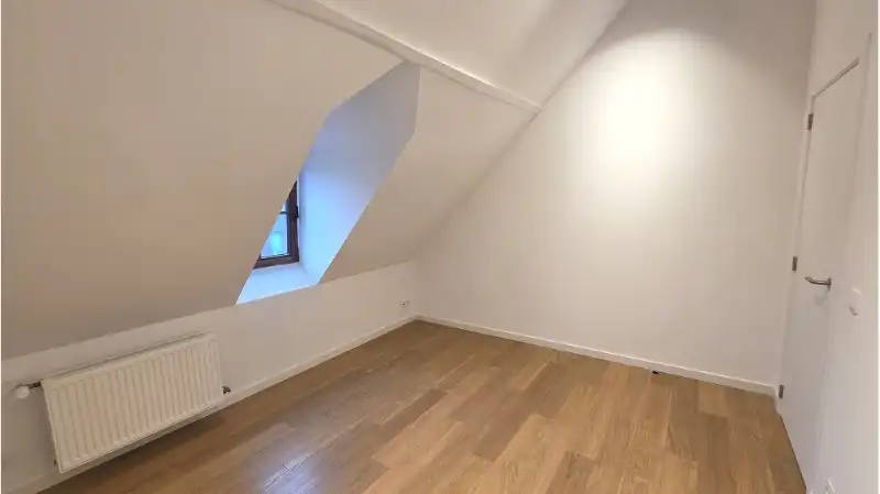 Ruim en volledig vernieuwd 2-slaapkamerappartement te huur in Brugge foto 7