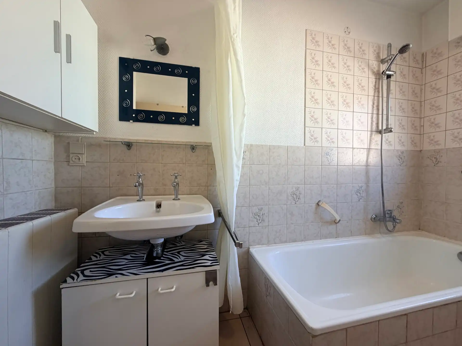 TE KOOP Instapklare bel-etagewoning met terras en ruime garage. foto 14
