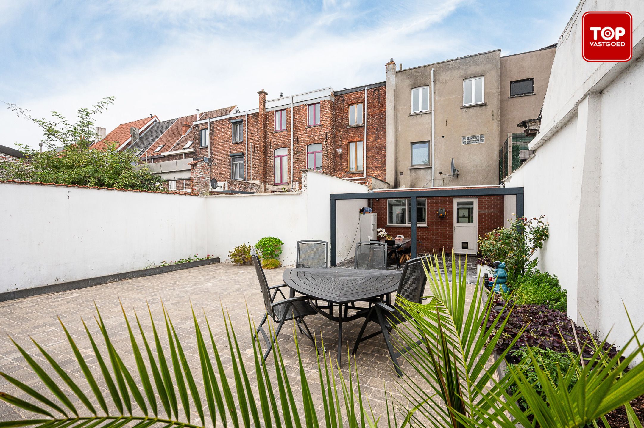 Gezellige gezinswoning met tuin en ruime inkom nabij Gent foto {{pictureIndex}}