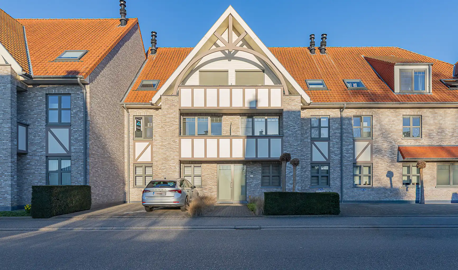 Prachtig app met garage, lift én zeer groot terras! foto {{pictureIndex}}