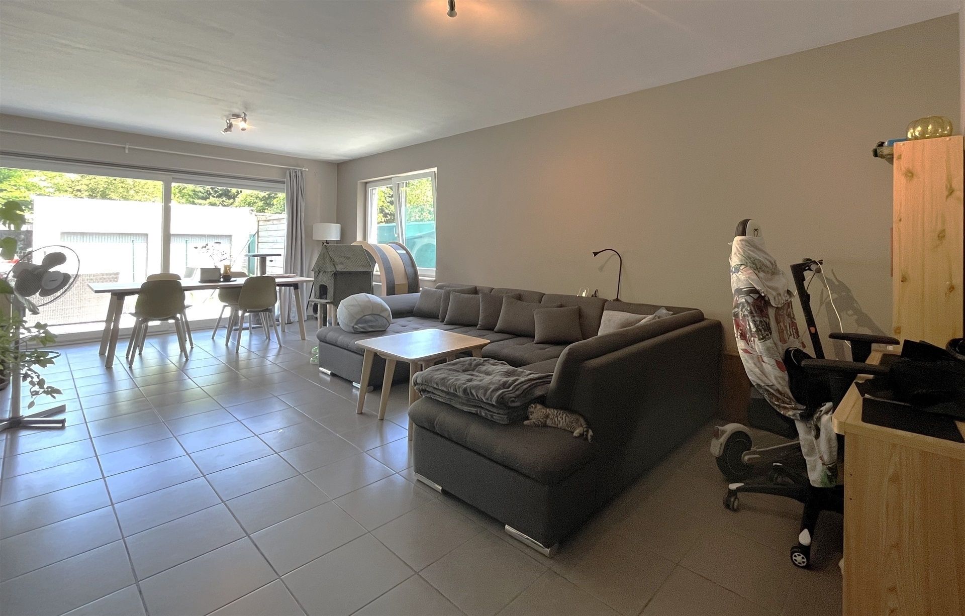 BEZOEKEN VOLZET: Gelijkvloersappartement met twee slaapkamers foto 3