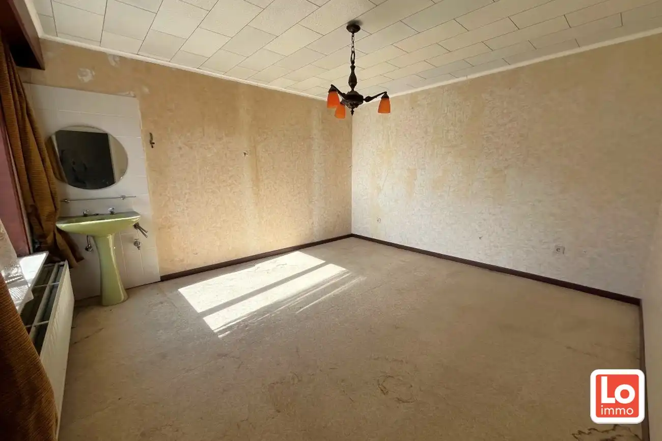 Te renoveren woning met 3 slaapkamers en tuin op een topligging in Centrum Lochristi foto 12