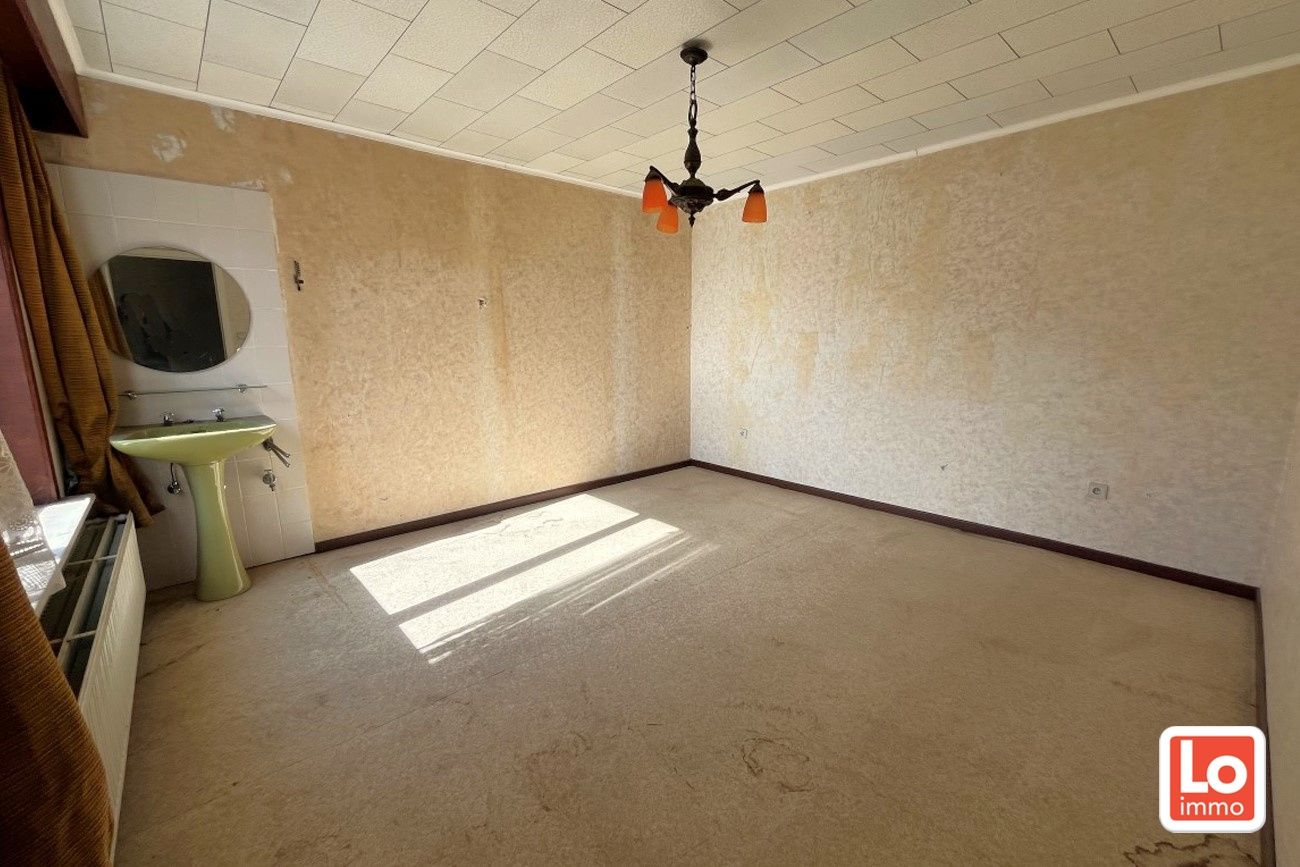 Te renoveren woning met 3 slaapkamers en tuin op een topligging in Centrum Lochristi foto 12