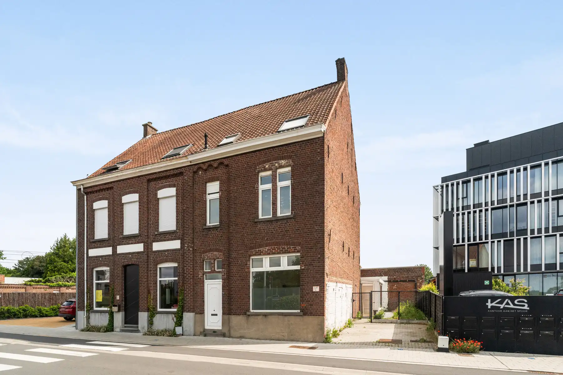 Verrassend ruime grotendeels al gerenoveerde woning, 4 slpks foto 21