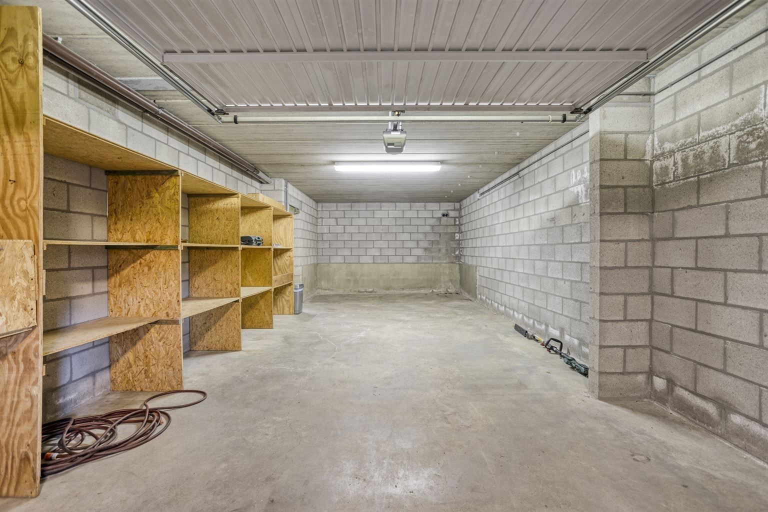 Ruim gelijkvloers appartement met gezellig, overdekt terras en ondergrondse garage, op een toplocatie vlak bij het centrum van Maaseik. foto 16