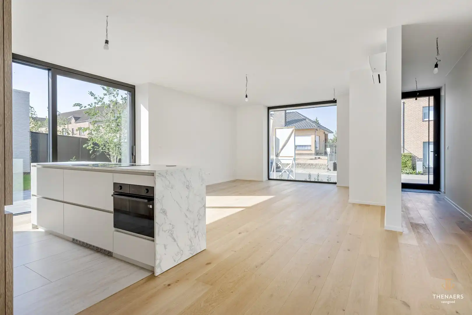 Strakke en luxueus gerenoveerde open bebouwing met hoogwaardige afwerking en EPC A in Sint-Truiden (Wilderen).  Aankoop aan 6% btw mogelijk onder voorwaarden. foto 2