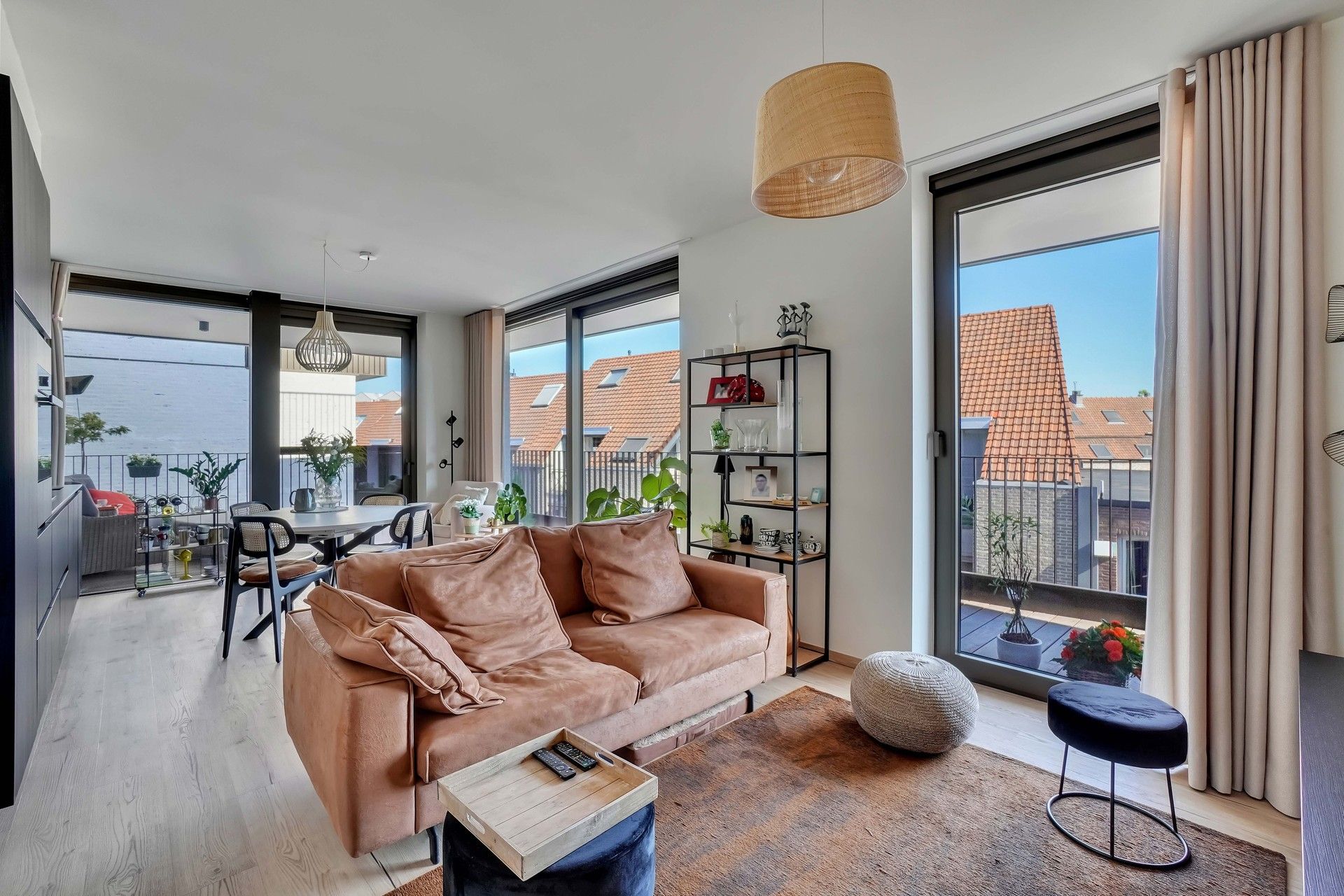 Trendy 2 slaapkamer appartement met prachtig terras en gemeenschappelijke binnentuin in hartje Hasselt. foto {{pictureIndex}}