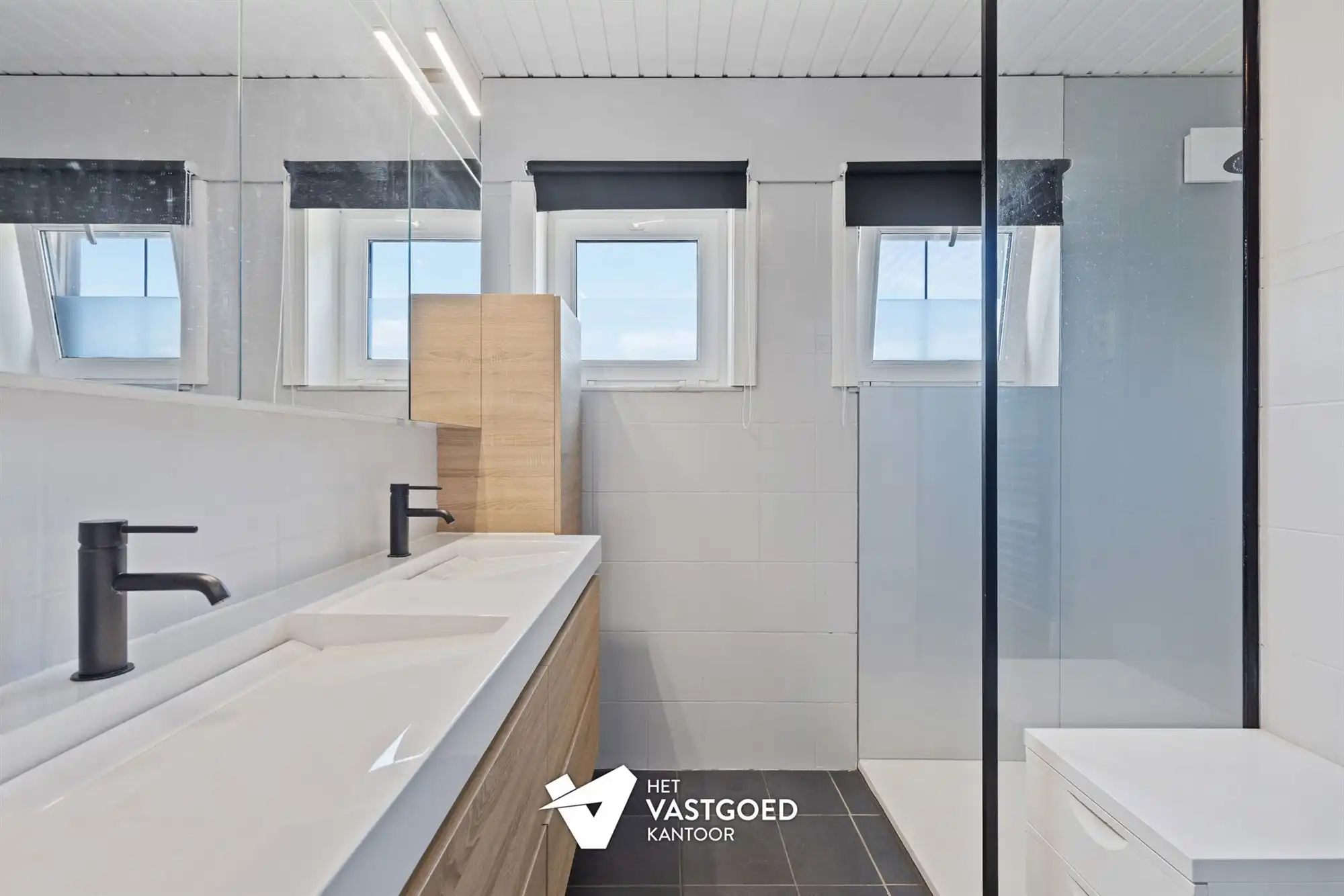 GERENOVEERDE, INSTAPKLARE WONING OP LEUKE LIGGING foto 8