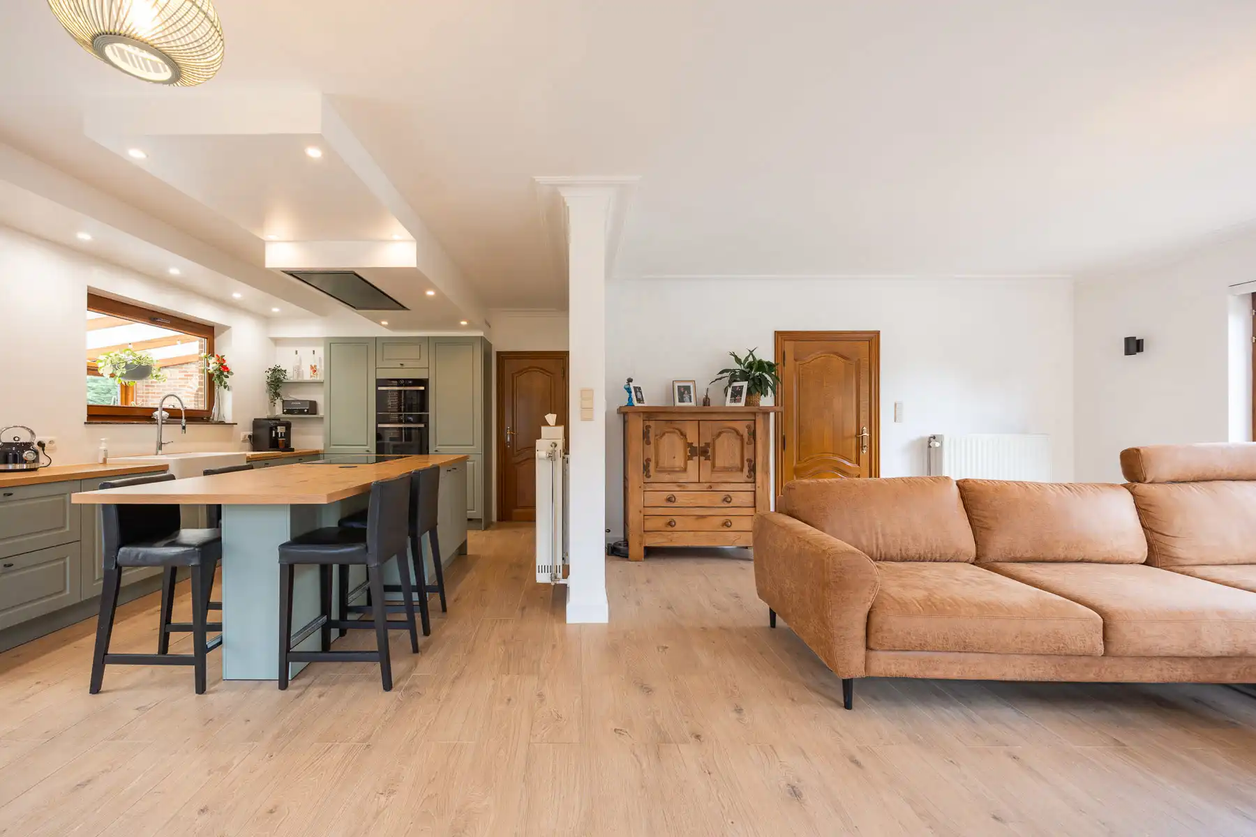Karaktervolle kangoeroewoning met ruim perceel op toplocatie foto 6
