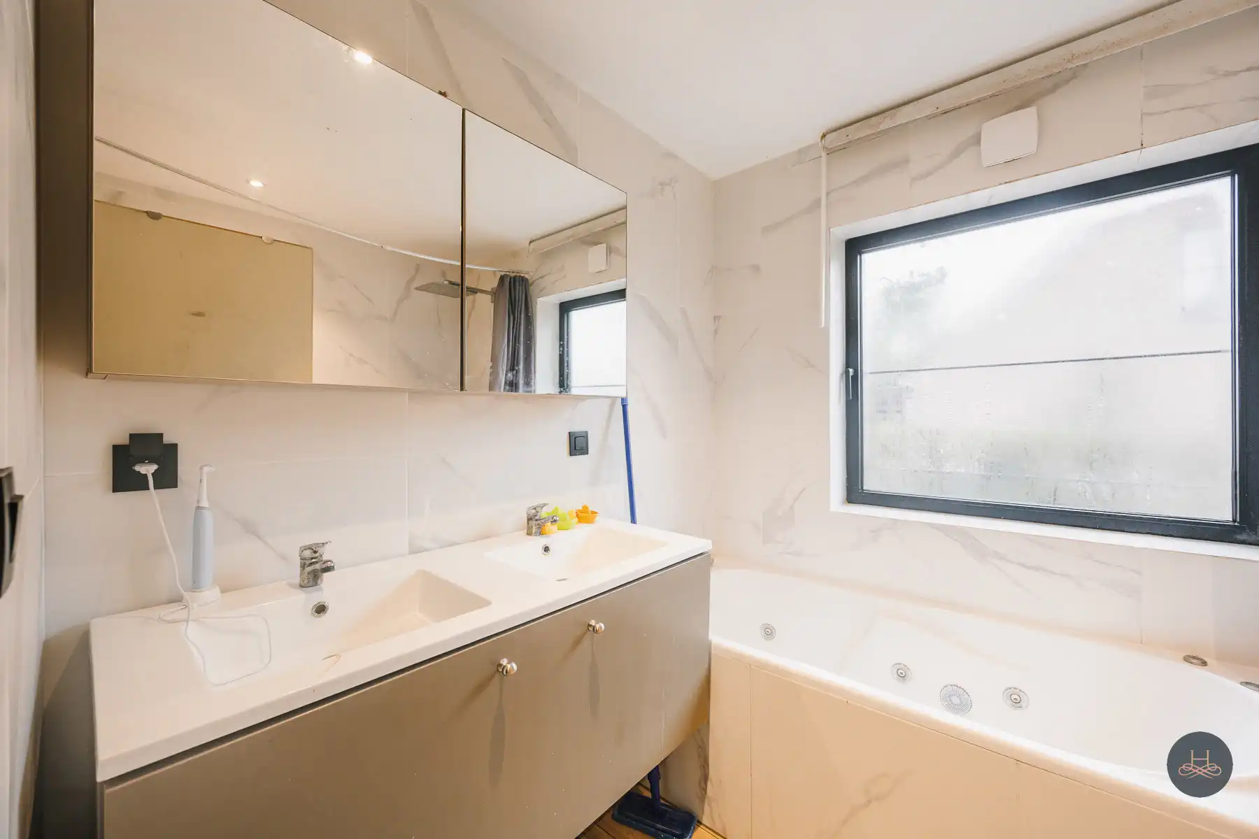 Gezinswoning met renovatiepotentieel op knap perceel foto 19