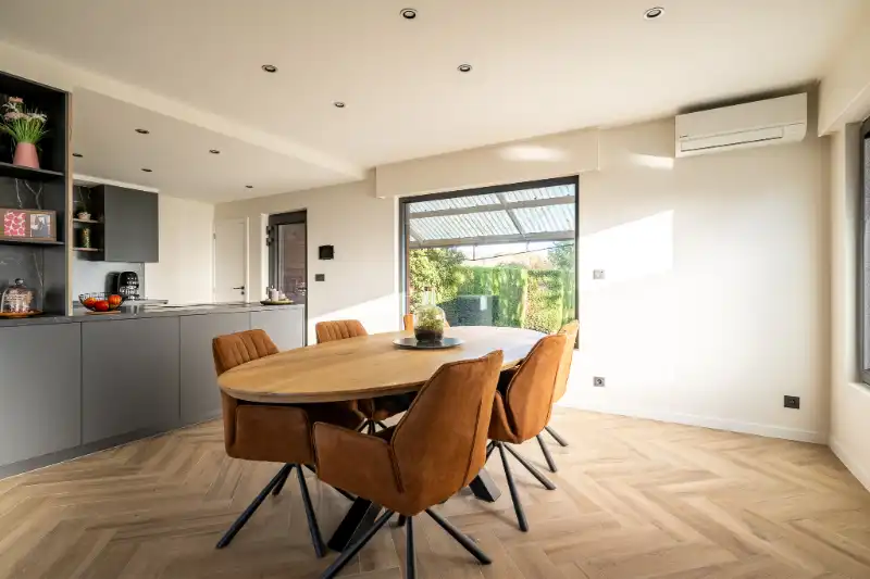 Gerenoveerde halfopen woning met ruime tuin. foto 5
