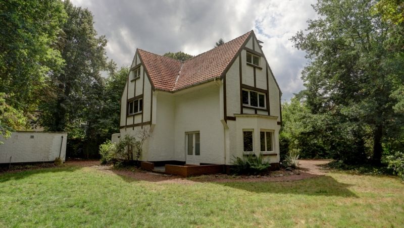 Hoofdfoto van de publicatie: Te renoveren charmant landhuis van 235m² + dubbele garage op 15 are
