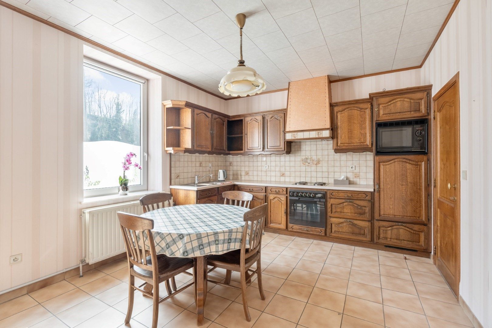 Degelijke te renoveren woning met stalling op 6a70ca in het landelijke Sluizen foto 8