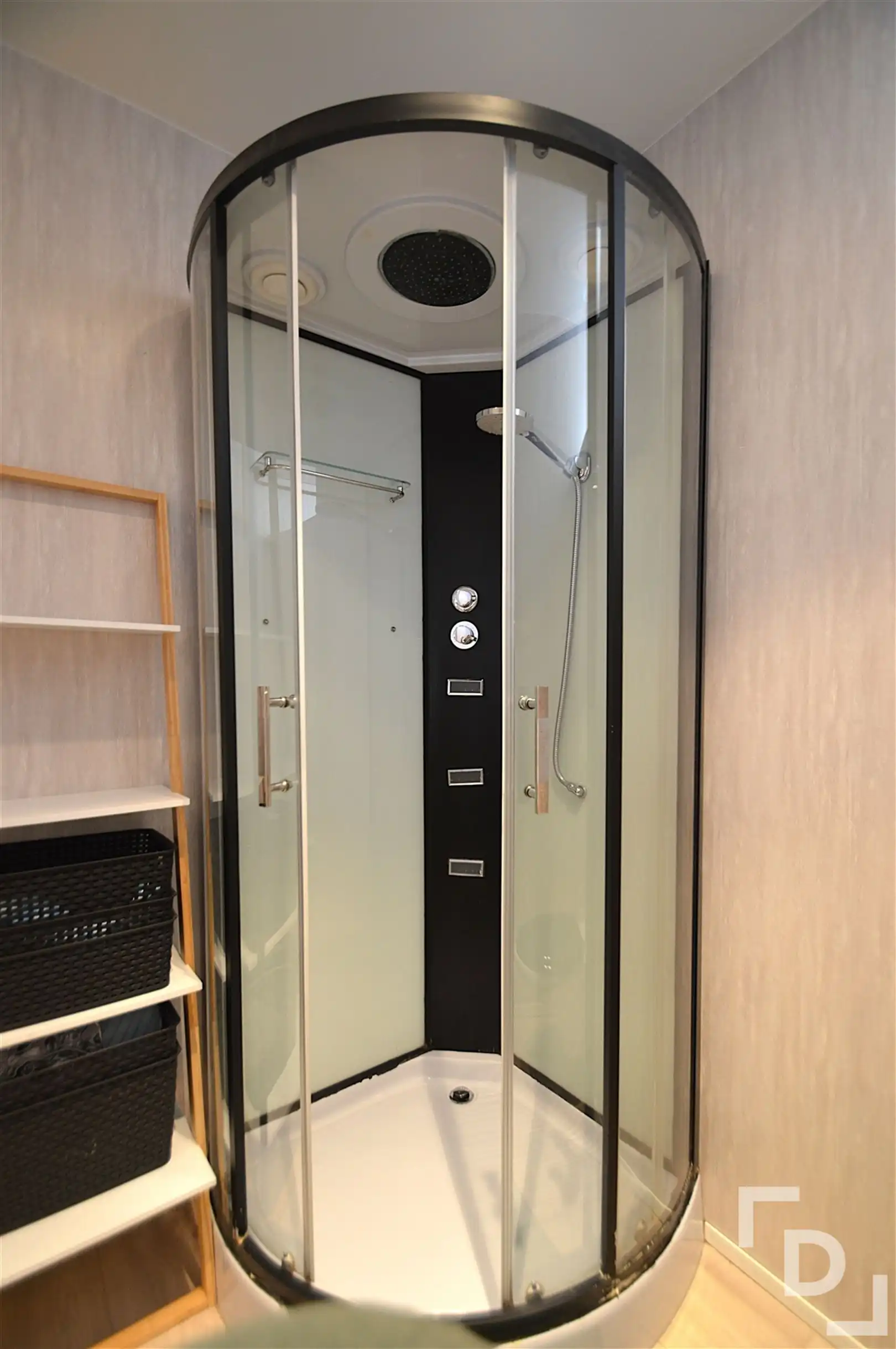 Compact appartement in centrum Ieper foto 8