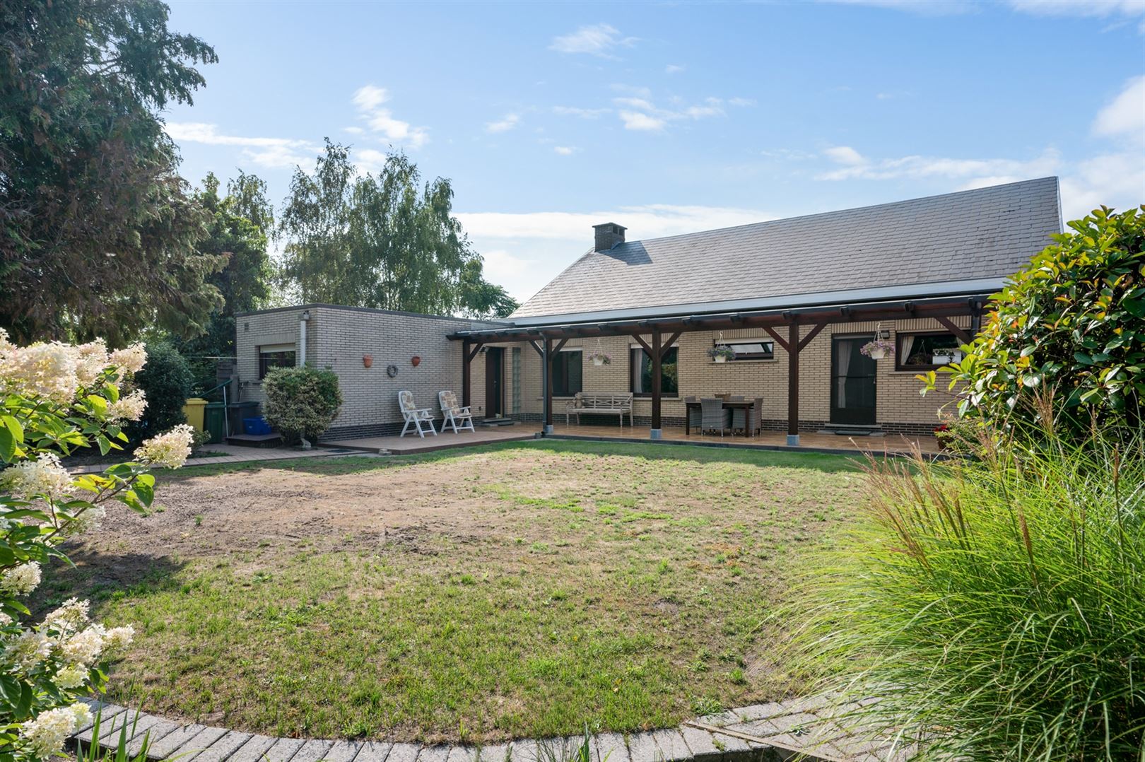 Laagbouwwoning met 3 slaapkamers op ca. 2.252m2 foto 5