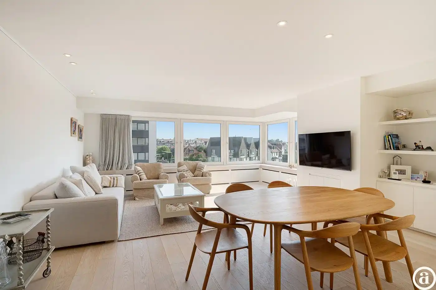 Stijlvol hoekappartement met open uitzicht nabij het Zoute. foto 2