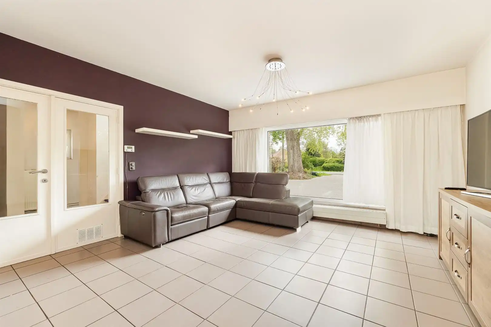 Ruime, lichte woning met garage & oprit op centrale ligging foto 2