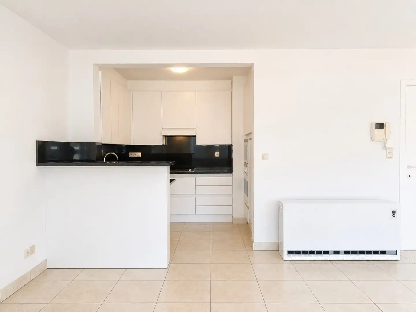 Opgefrist 2-slaapkamerappartement met 2 terrassen en garagebox in centrum Knesselare foto 6