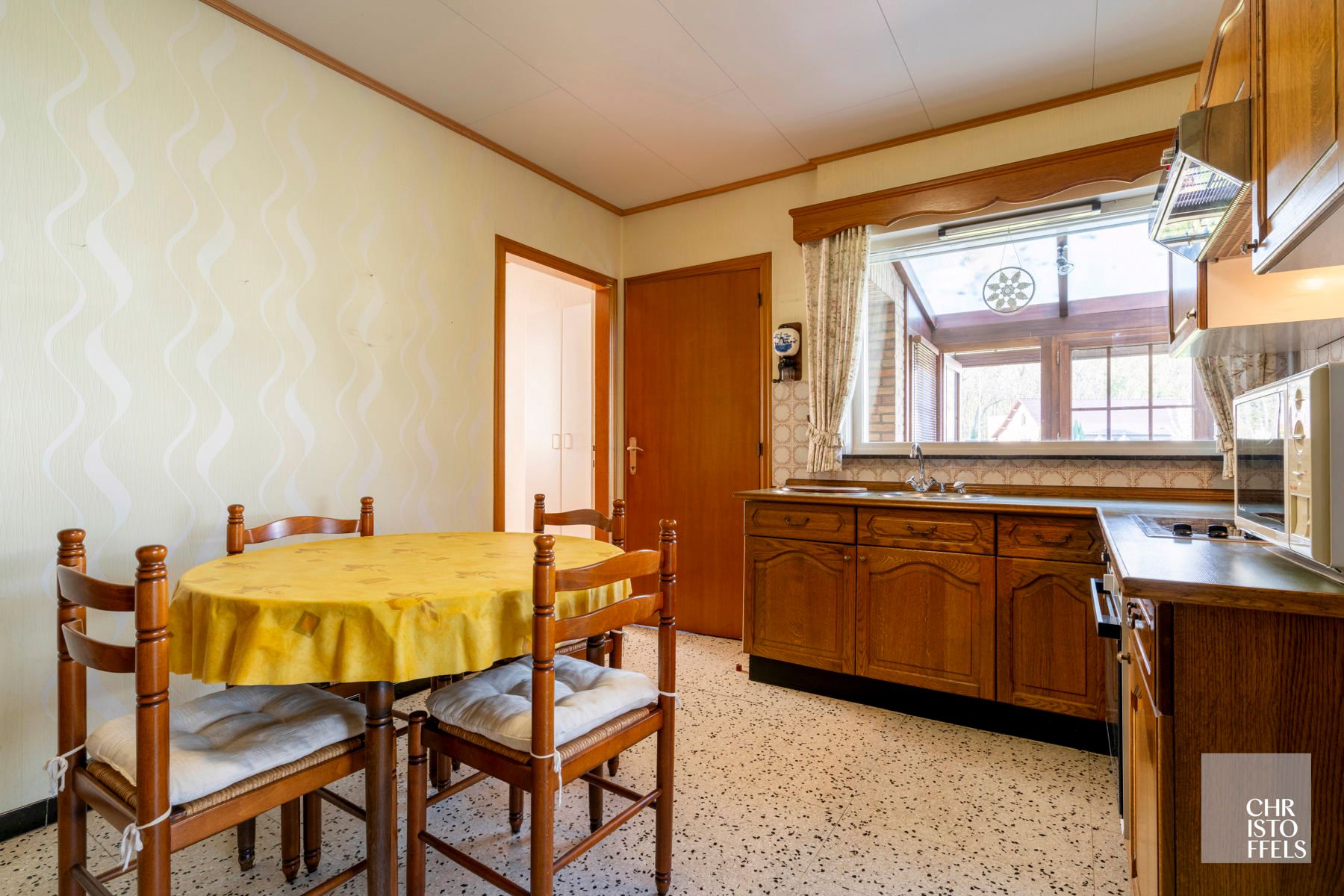 Te renoveren woning in vooraanstaande buurt te Lanaken!  foto 8