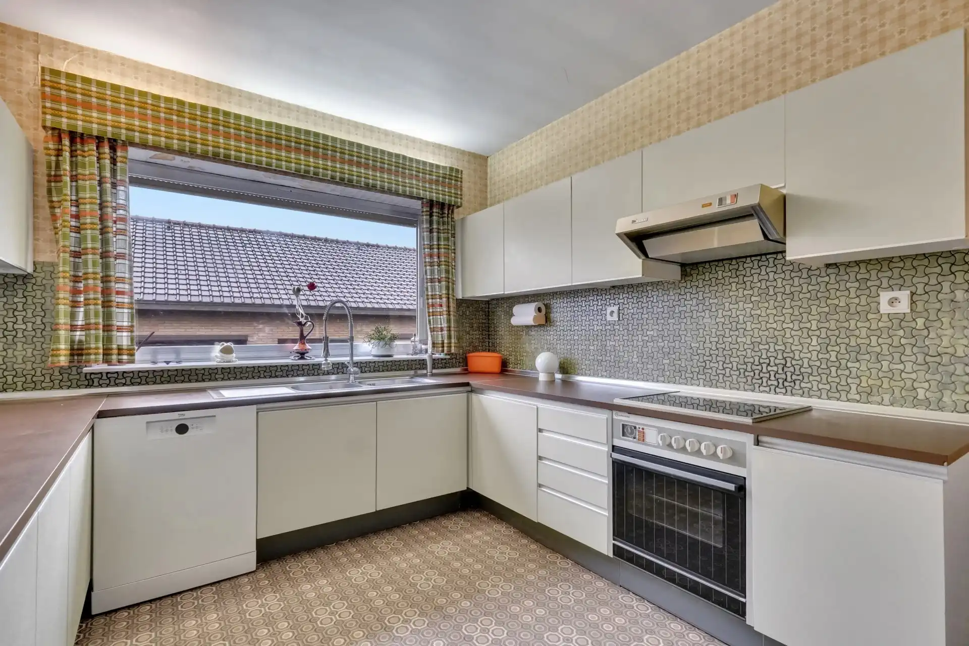 Ruime gezinswoning met tuin nabij centrum van Wellen foto 7