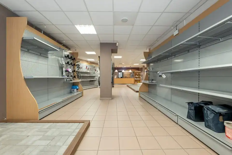 RUIM HANDELSPAND TE HUUR IN HET CENTRUM VAN SINT-TRUIDEN foto 7