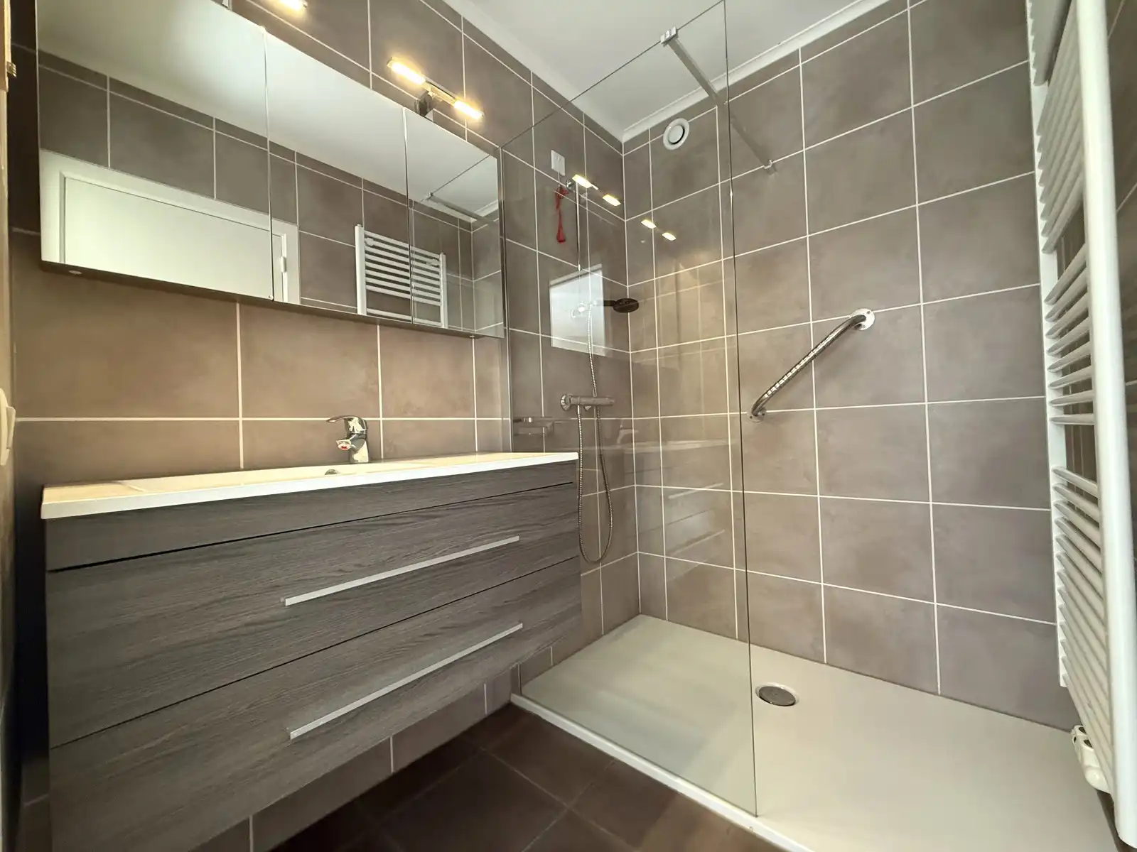 Gerenoveerde serviceflat in een rustige en groene omgeving foto 8