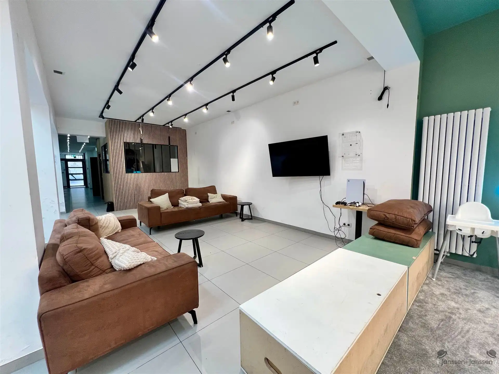 Bedrijfspand met multifuncitionele ruimtes foto 4