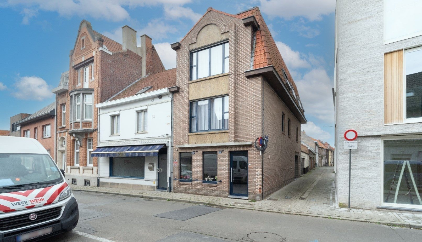 Instapklare woning met drie slaapkamers én garage  foto {{pictureIndex}}