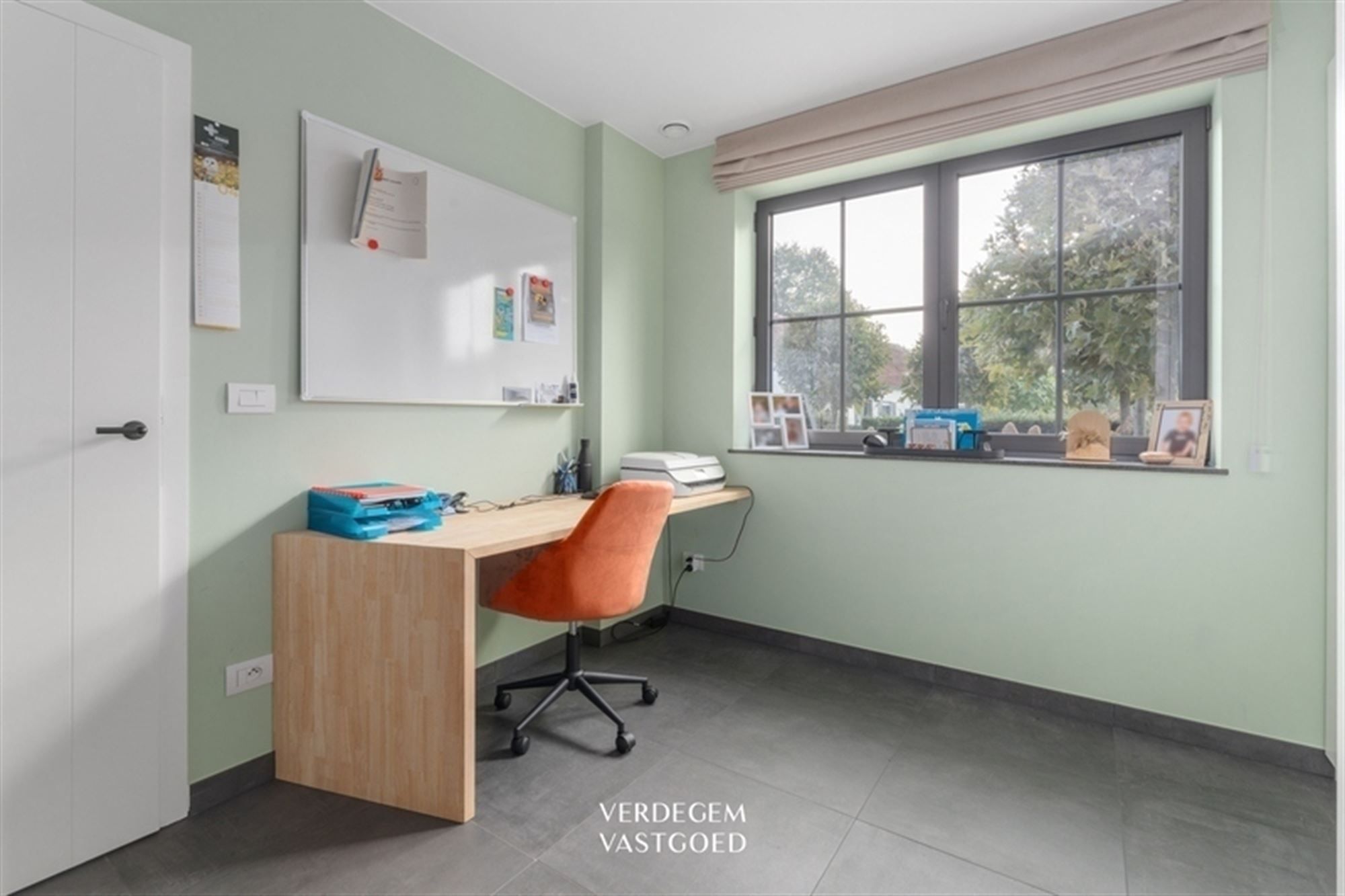 Charmante gezinswoning met 3+1 slaapkamers en praktijkruimte in de tuin foto 9