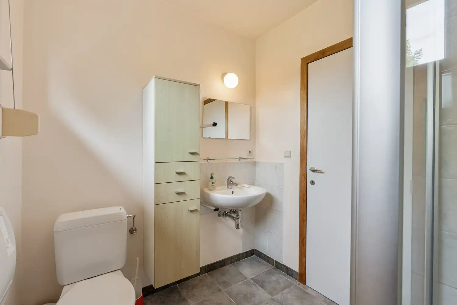 Goed en rustig gelegen woning met 2 slaapkamers, een garage en een tuin te Kessel-Lo! foto 16