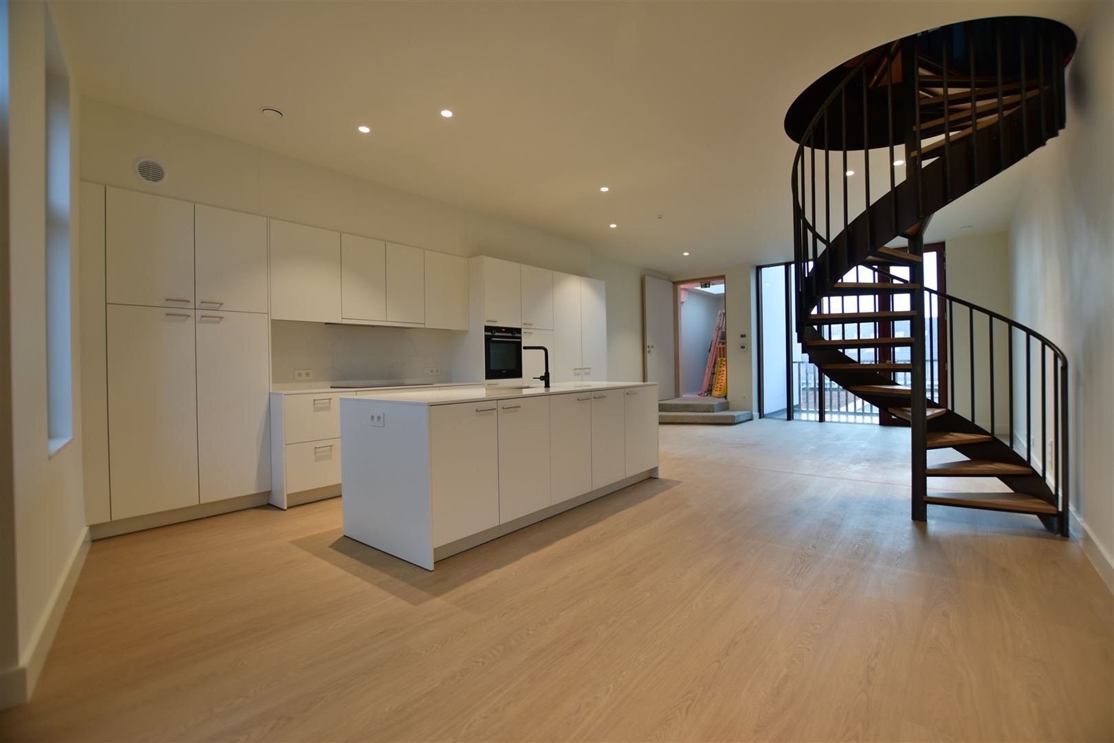 Prachtig luxueus appartement te huur in het bruisende hart van het centrum!  foto 4