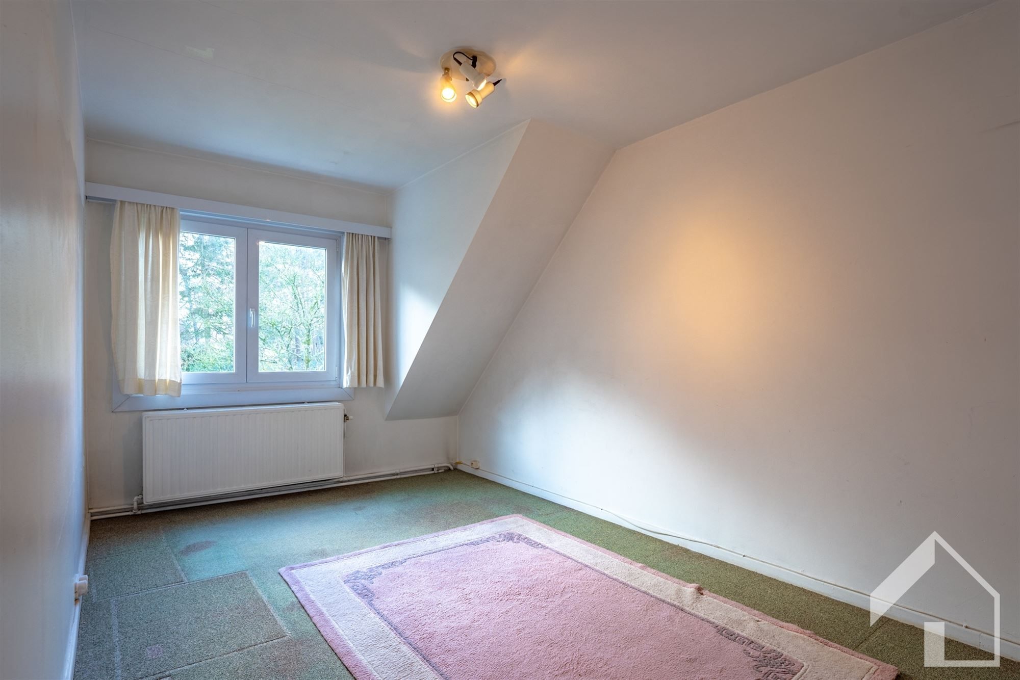 Gezinswoning met 4 ruime slaapkamers, garage en leuke tuin foto 11