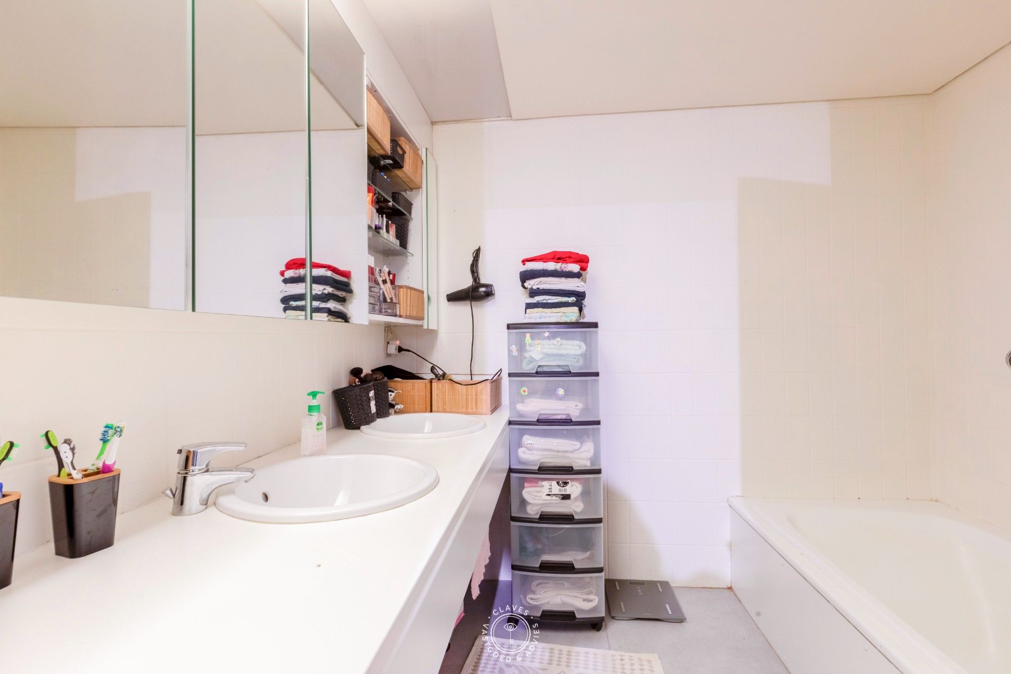 Appartement met drie slaapkamers op een goede locatie met twee ruime terrassen. foto 9