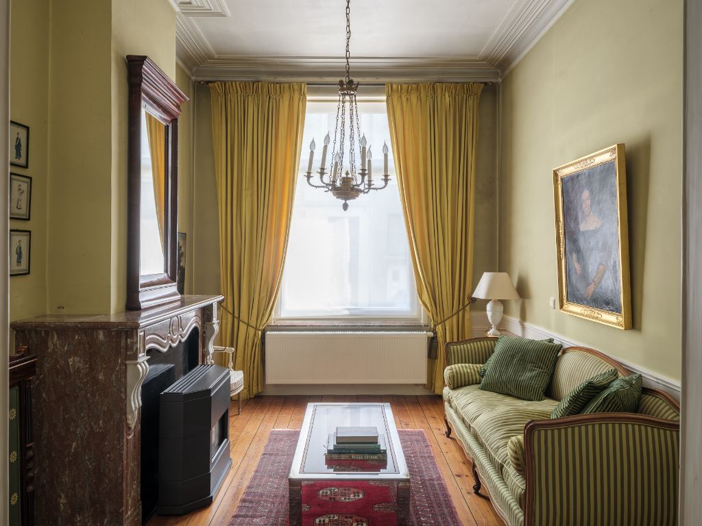 Karaktervolle burgerwoning met drie slaapkamers en een aangename, groene tuin op een uitstekende locatie in Gent. foto 2