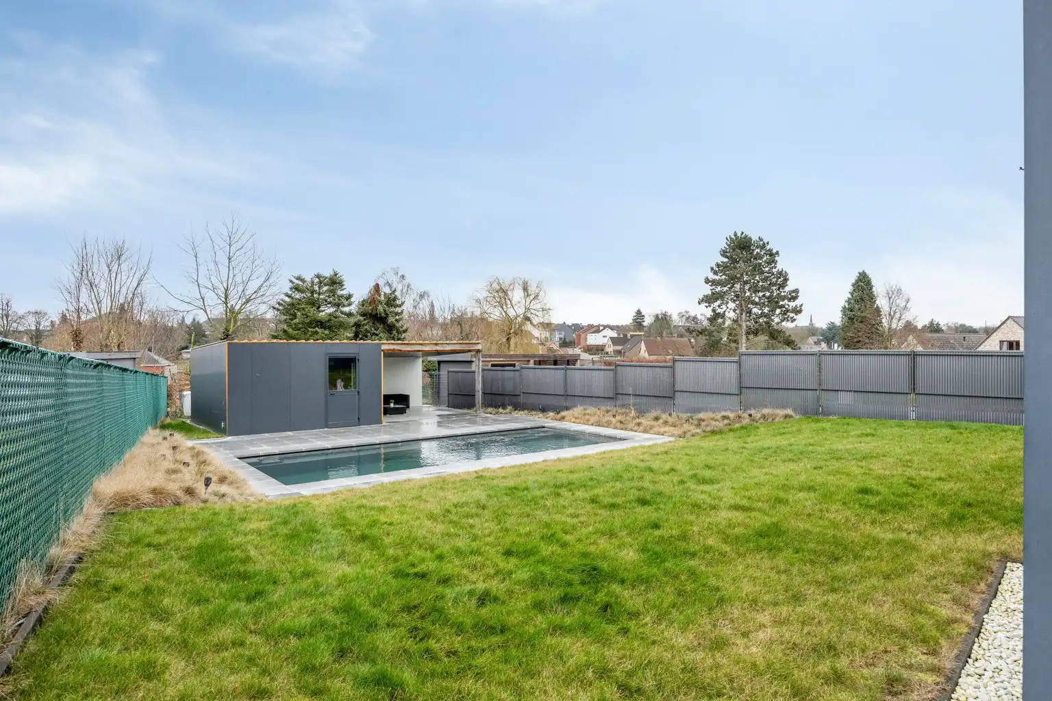 INSTAPKLARE WONING MET PRAKTIJKRUIMTE/BUREEL EN ZWEMBAD foto 27