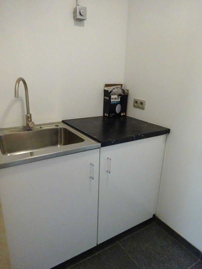 Kantoorruimte (25 m²) geschikt voor kantoor, dienstverlening of vrije beroepen foto 6