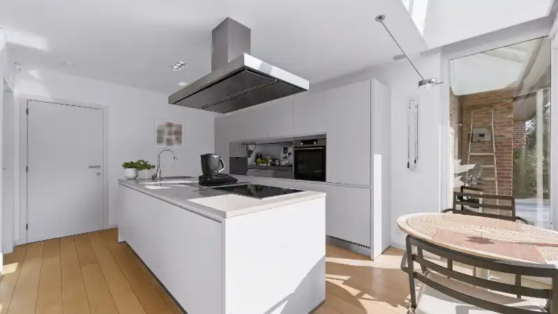 Exclusief gelegen villa van 345m² op 30 are met grote vijver foto 12