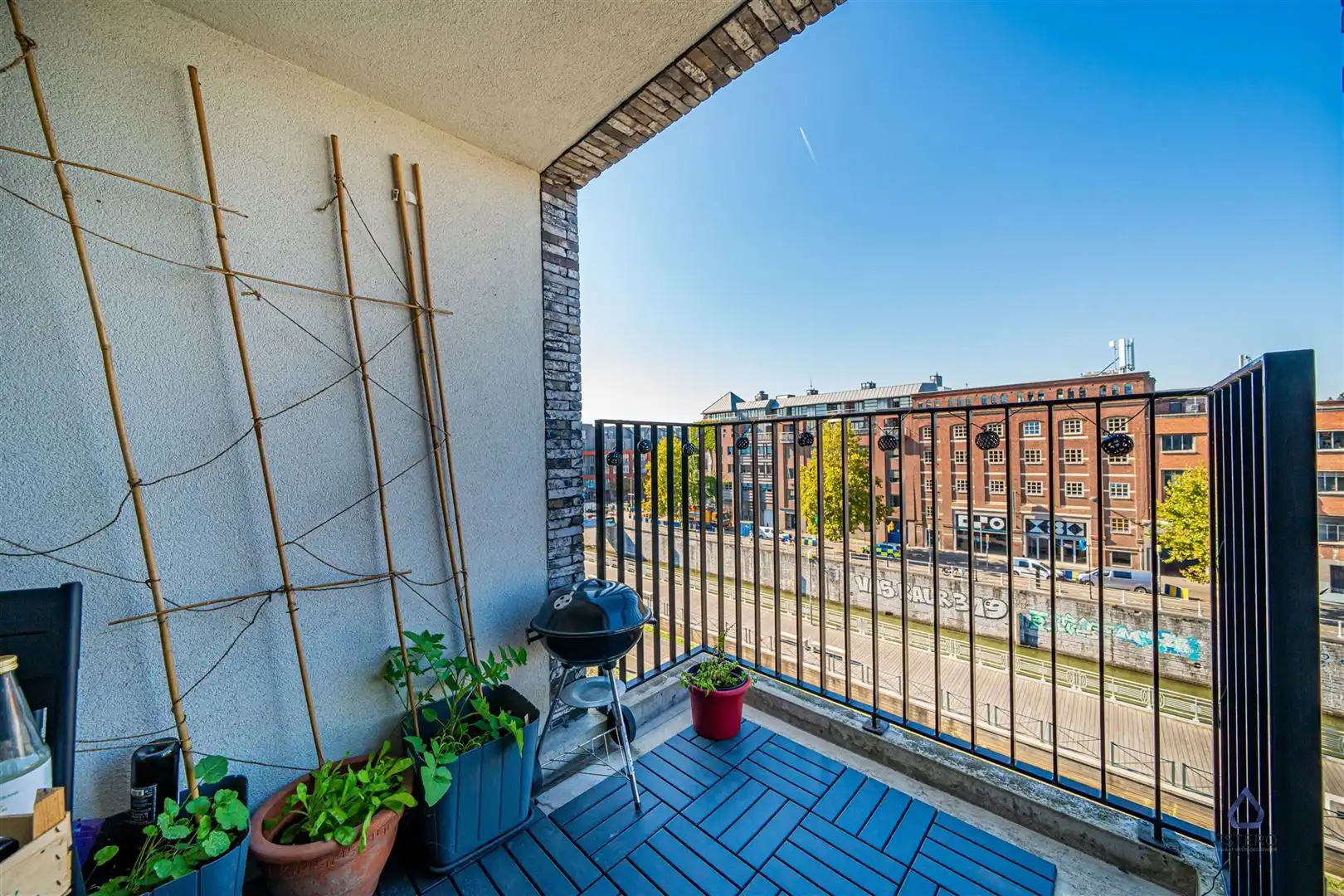 Modern 2-slpk.-appartement met 2 terrassen aan het kanaal foto 8