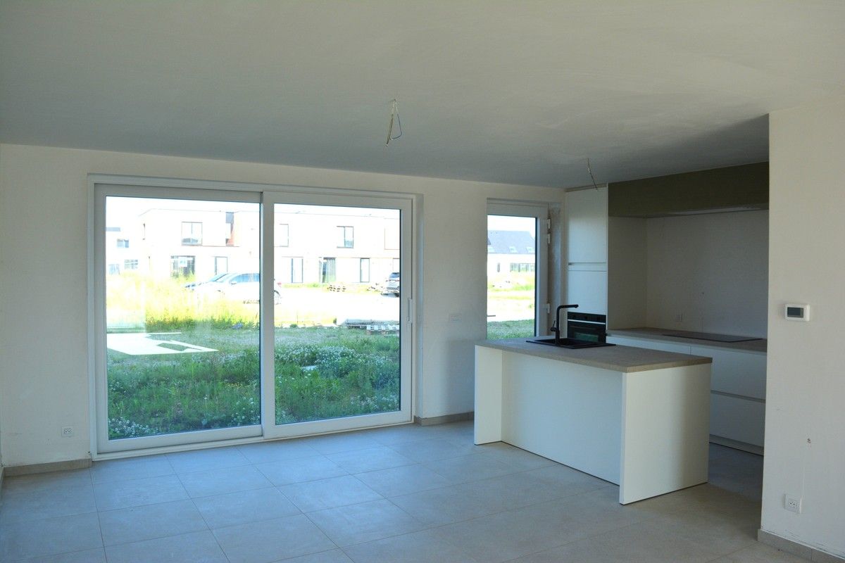 Instapklare nieuwbouwwoning met zonnige tuin te Roeselare foto 3