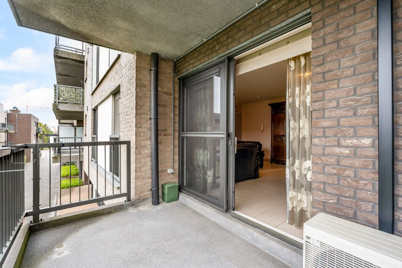 Comfortabel appartement met 1 slaapkamer, terras en autostandplaats nabij het centrum van Maaseik! foto 5