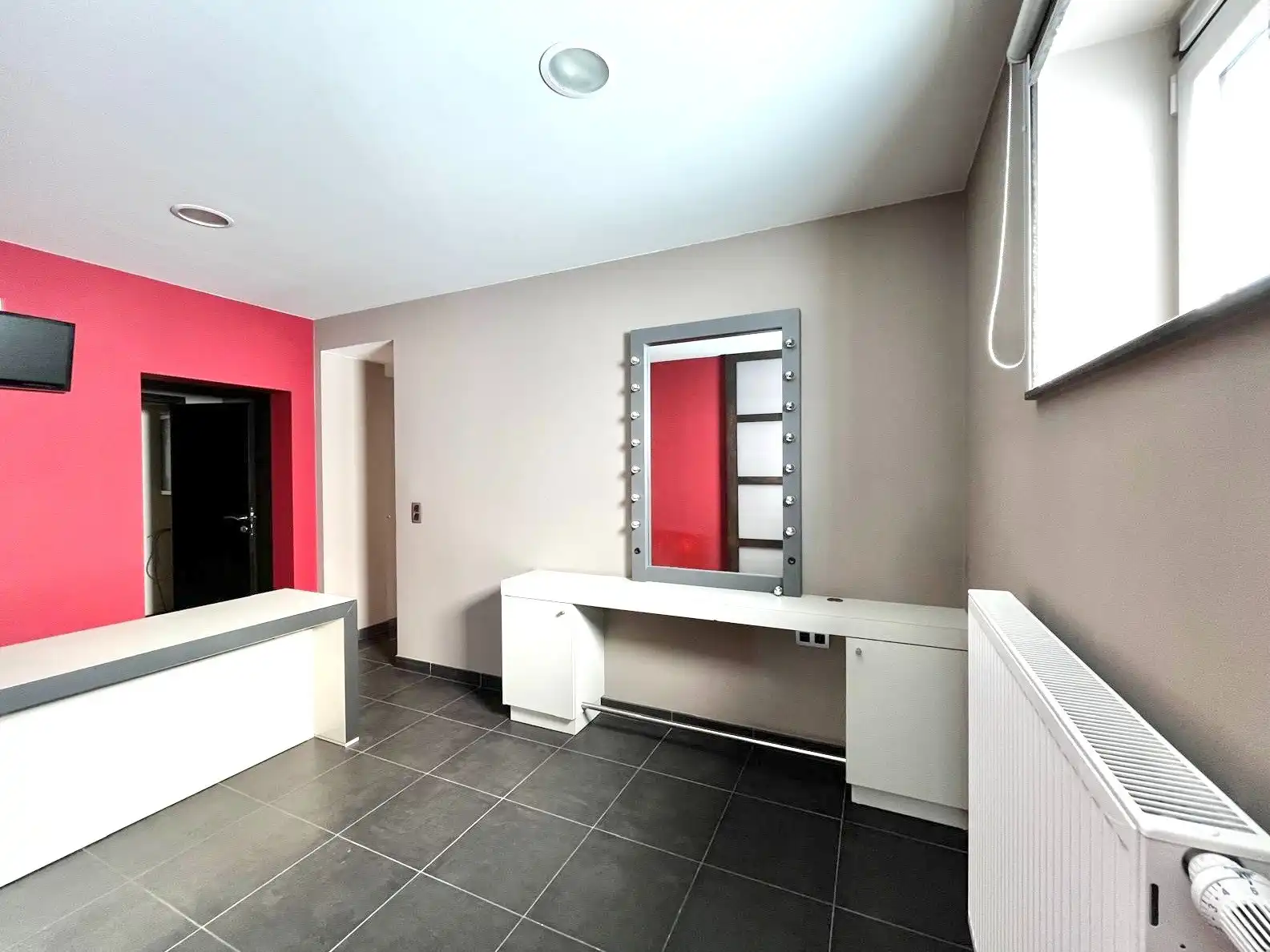 COMMERCIEEL GEBOUW - 214 M² BRUIKBARE RUIMTE foto 13