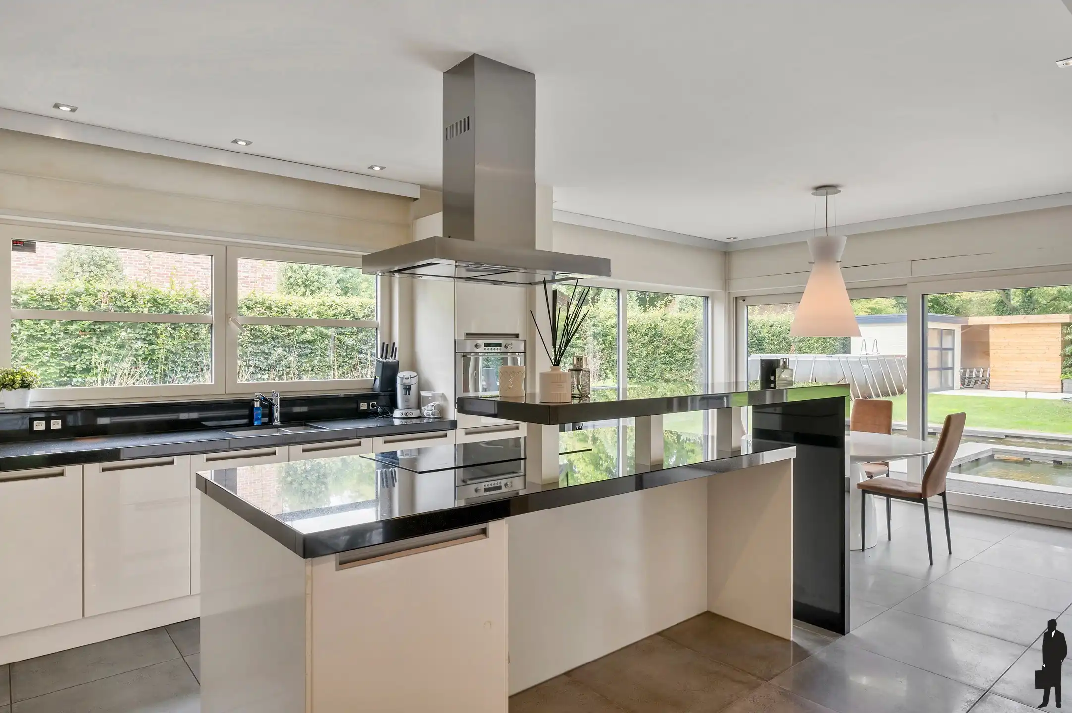 Eigentijdse villa op ca. 1.246 m² te Brasschaat! foto 4