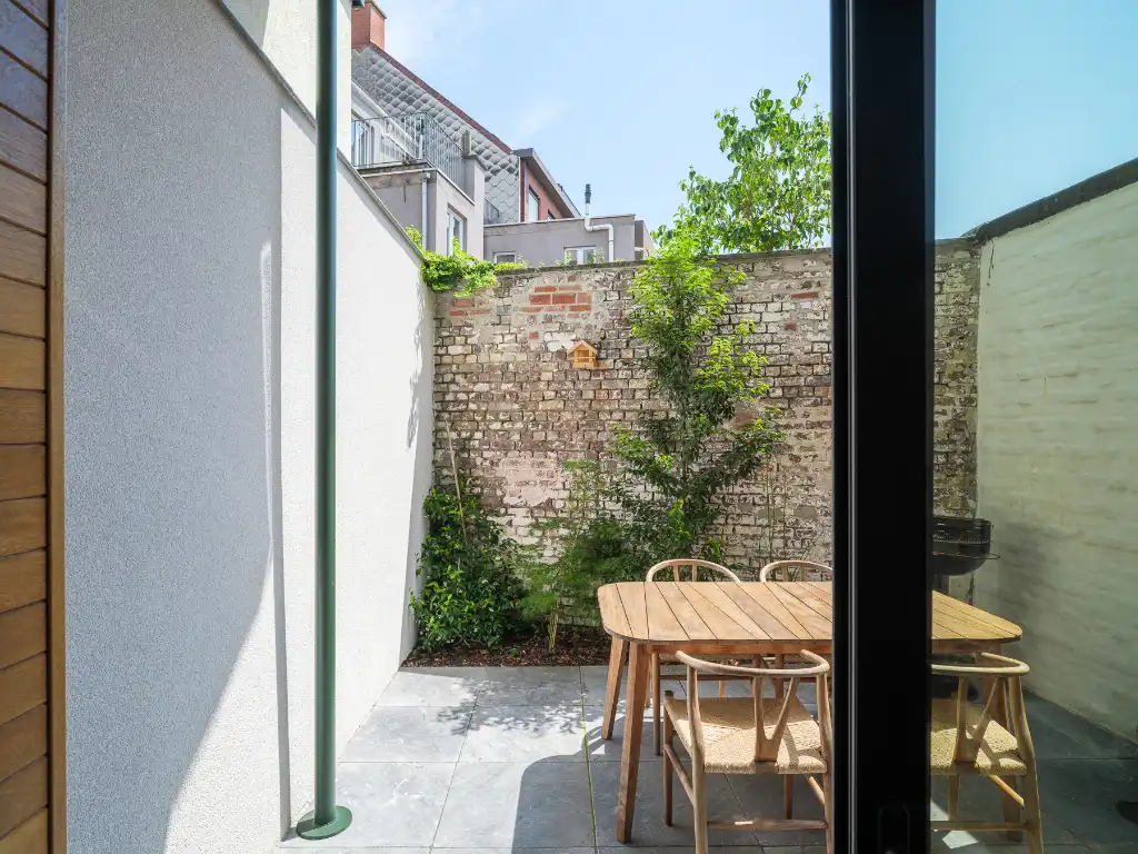 Uniek gerenoveerde, instapklare woning op fietsafstand van het stadscentrum met aangename buitenruimtes (terras en stadstuin) en 3 volwaardige slaapkamers. foto 19