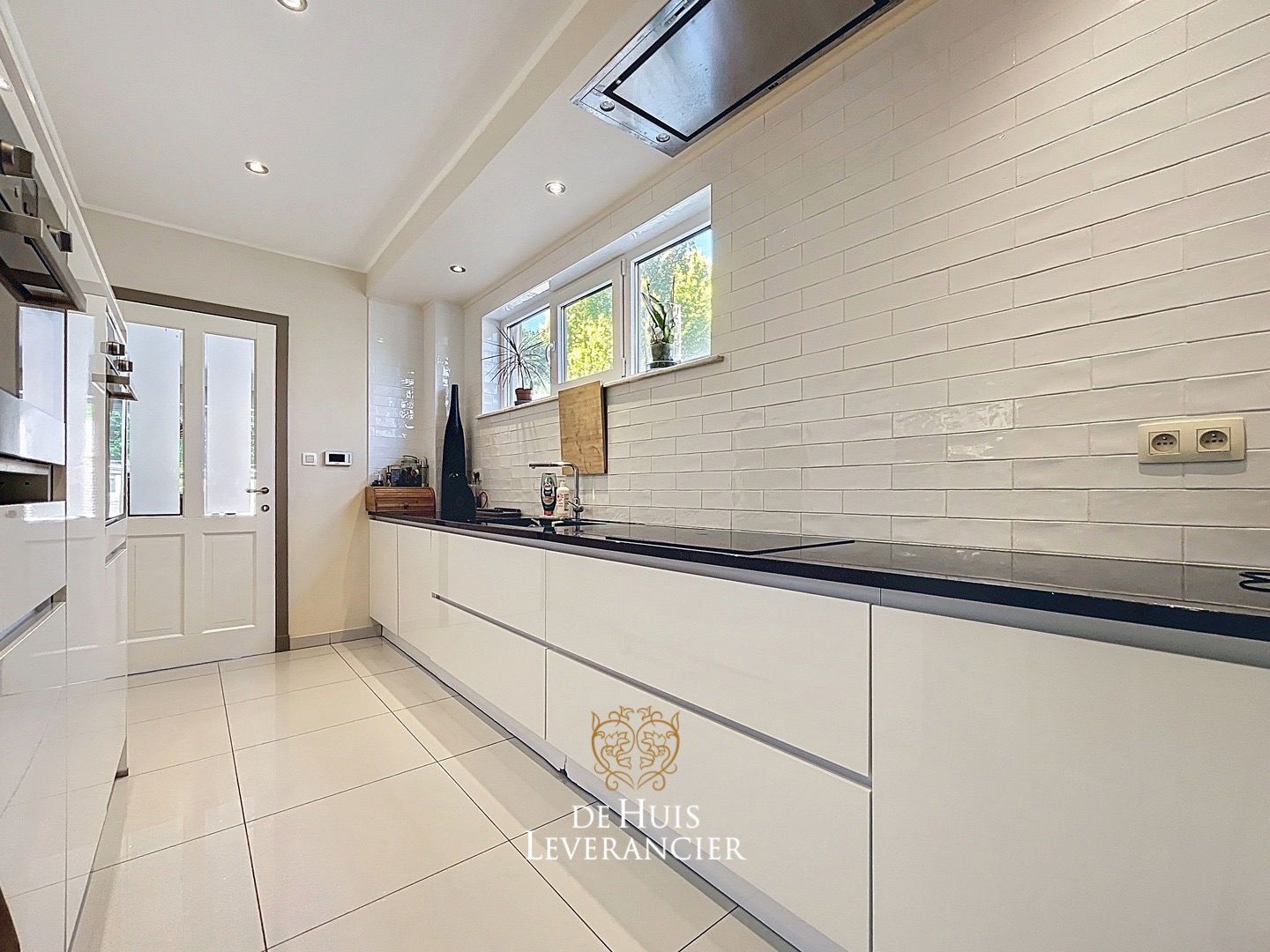 Prachtige, gerenoveerde woning met tuin en garage op toplocatie te koop in Mortsel! foto 8