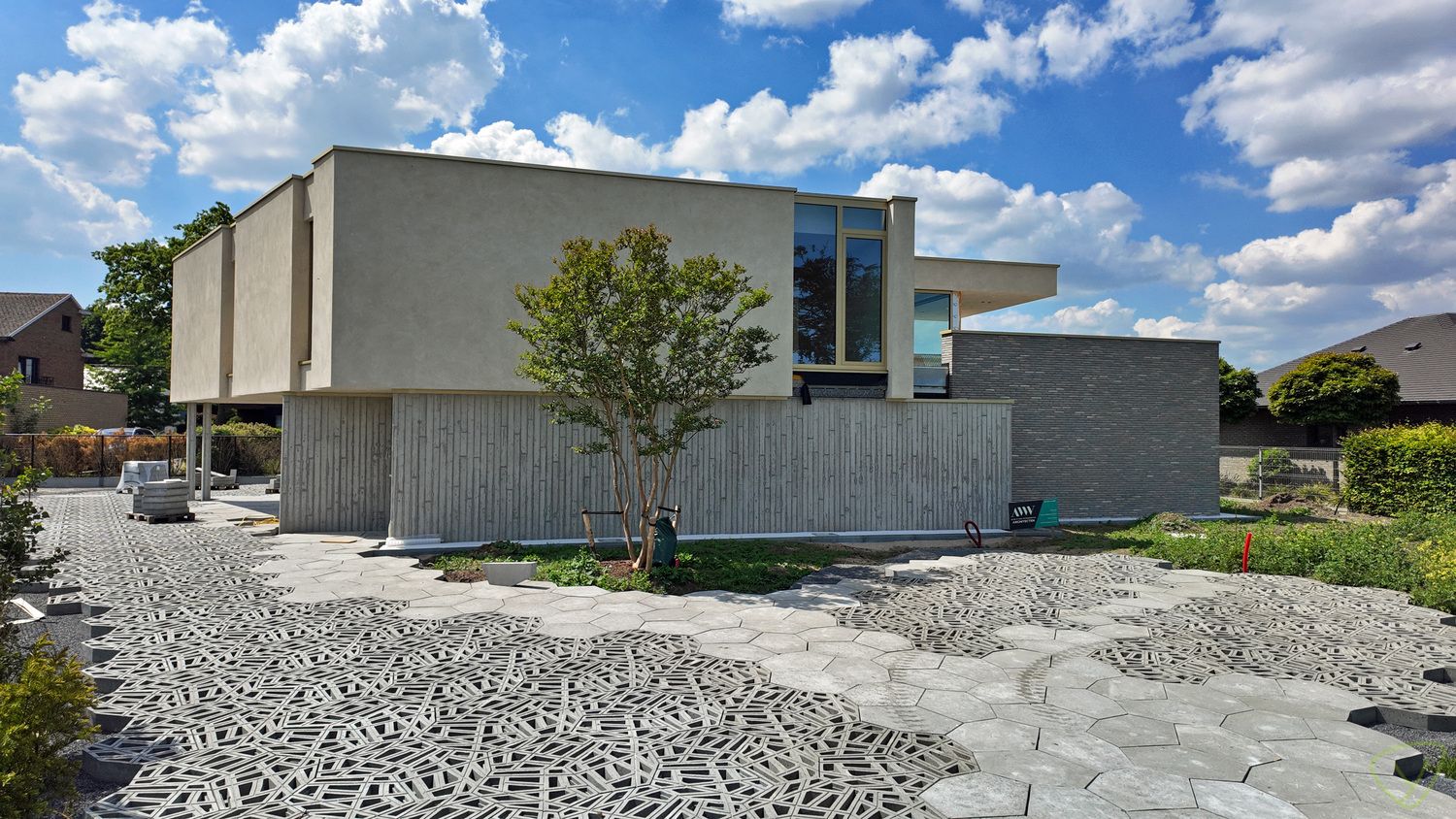 Luxueuze en energiezuinige penthouse met riant terras in de Leopoldlaan! foto {{pictureIndex}}