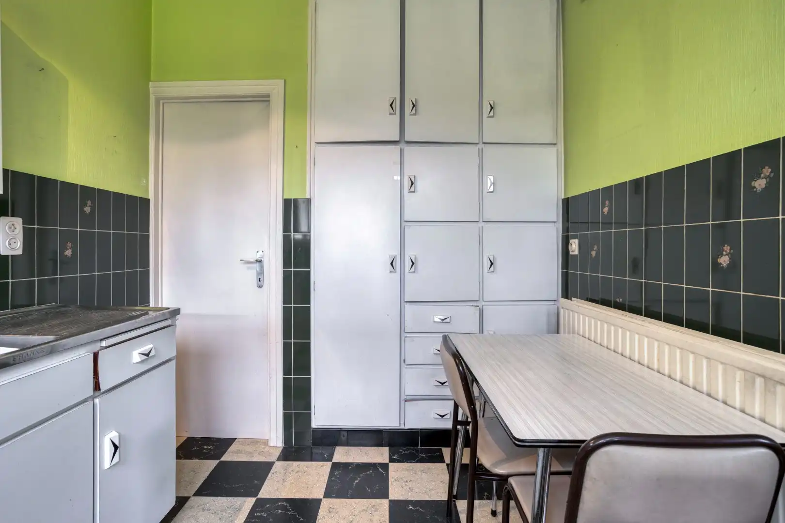 Te renoveren woning met garage en tuin in het centrum van Wevelgem! foto 8