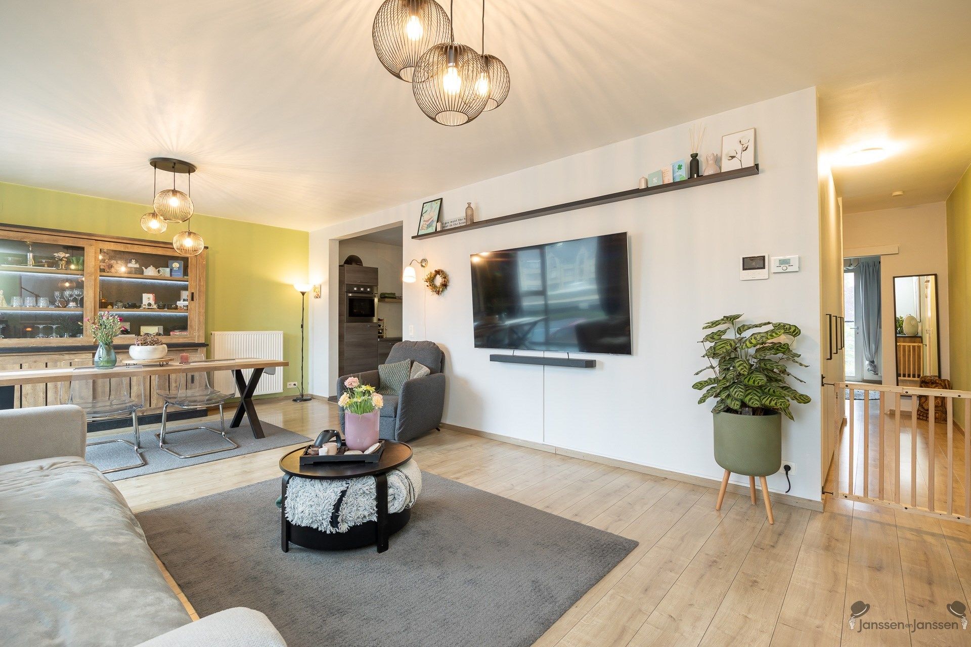 Instapklaar ruim gelijkvloersappartement met tuin. foto 3