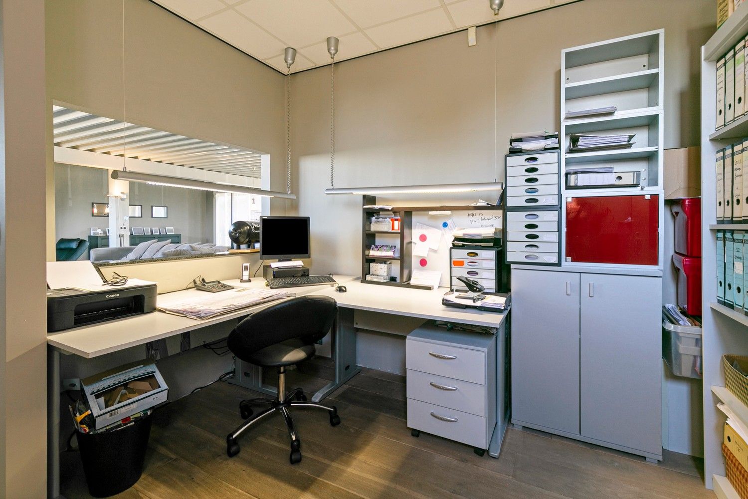 Handelsruimte met luxe duplex-appartement en verhuurde loodsen op het industrieterrein in Lanaken foto 33